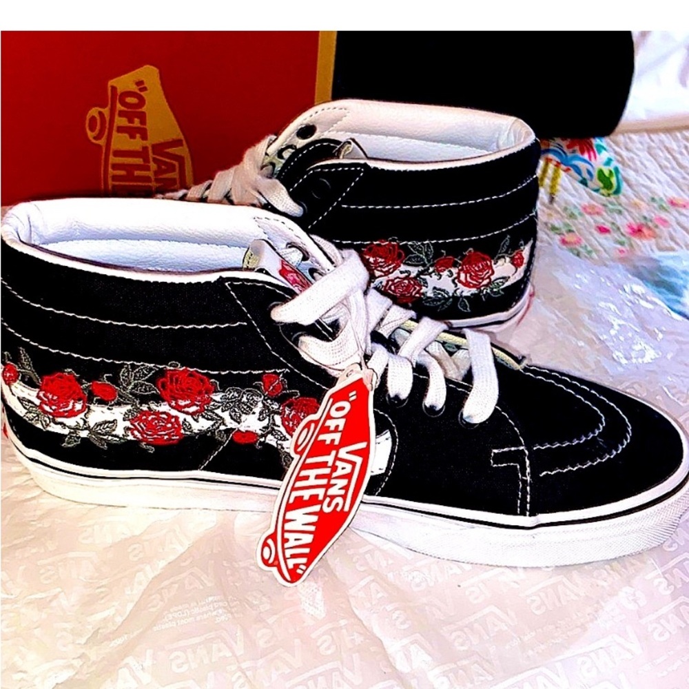 IT’S SHOE TIME! HEELS, BOOTS, FLATS & SNEAKERS! VARIOUS STYLES & SIZES! - Picture 10 of 16